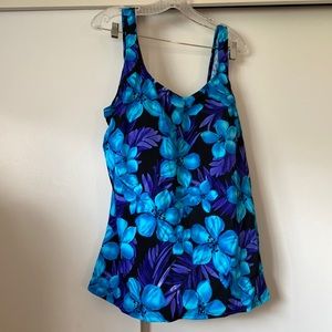 Size 4X plus size swim top only